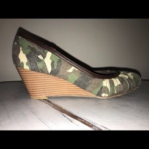 2 pairs of size 9.5 shoes